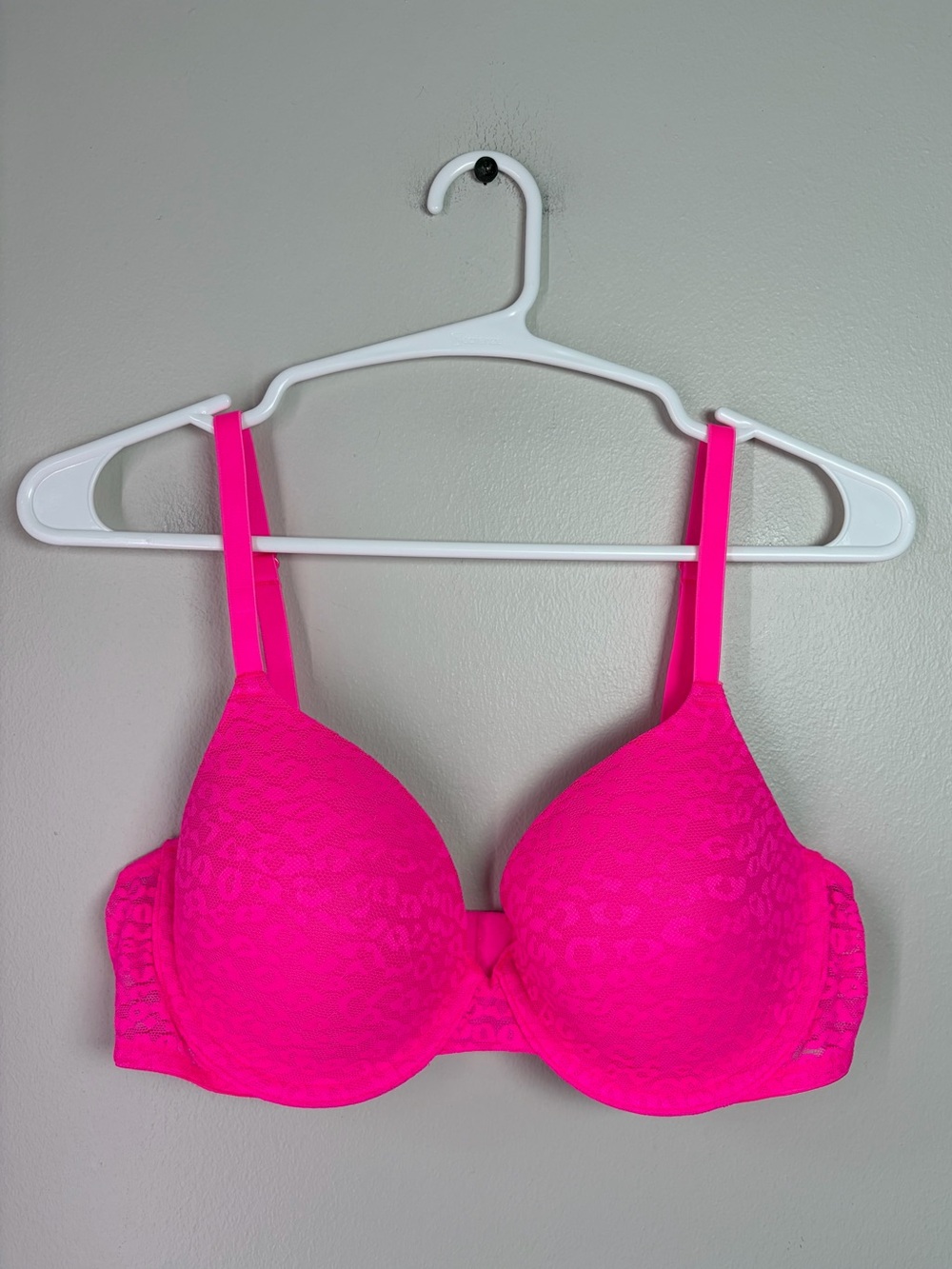 PINK VS 36C Hot Pink Leopard Print Wear Everywhere Lightly Lined T-Shirt Bra